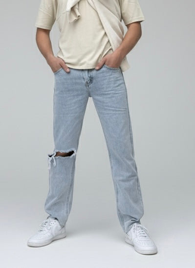 Straight leg jeans - Frilivin - licht blauw met scheur - Streetfashion 86